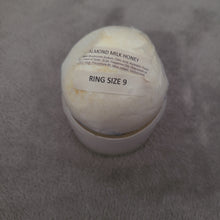Cargar imagen en el visor de la galería, Delicious Scented Bath Bombs - With Rings Inside