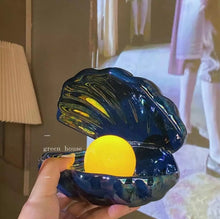 Cargar imagen en el visor de la galería, Gorgeous Ceramic Clam Shell Storage/Night Light
