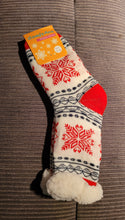 Cargar imagen en el visor de la galería, Warm, Fluffy Patterned Winter Socks