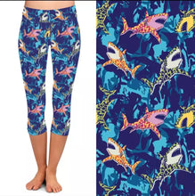 Laden Sie das Bild in den Galerie-Viewer, Ladies Coloured Shark Printed Capri Leggings