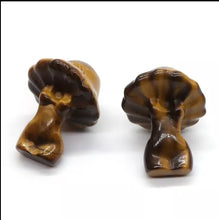 Cargar imagen en el visor de la galería, Unique Mushroom Lady Gemstones