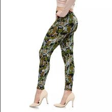 Laden Sie das Bild in den Galerie-Viewer, Ladies Fashion Camo &amp; Assorted Printed Stretchy Leggings