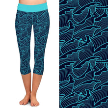 Charger l&#39;image dans la galerie, Ladies Sea Waves Digital Printed Capri Leggings