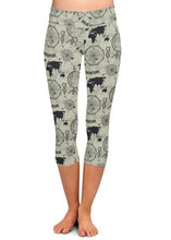 Laden Sie das Bild in den Galerie-Viewer, Womens Beautiful Great Adventure Map Printed Capri Leggings