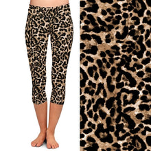 Laden Sie das Bild in den Galerie-Viewer, Ladies Growlin&#39; Leopard Printed Capri Leggings