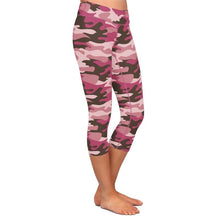 Charger l&#39;image dans la galerie, Ladies Pink Camouflage Printed Capri Leggings