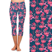 Laden Sie das Bild in den Galerie-Viewer, Ladies Cute Pink Flamingo Printed Capri Leggings