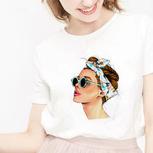 Laden Sie das Bild in den Galerie-Viewer, Ladies Love Of Lipstick Printed T-shirt