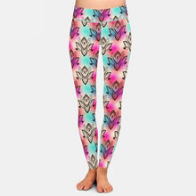 Carica l&#39;immagine nel visualizzatore di Gallery, Ladies Hand Drawn Lotus Printed Leggings