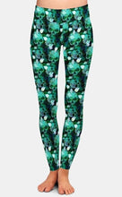 Cargar imagen en el visor de la galería, Womens Green Scaled Skulls Printed Leggings