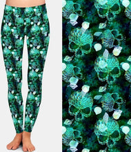 Cargar imagen en el visor de la galería, Womens Green Scaled Skulls Printed Leggings