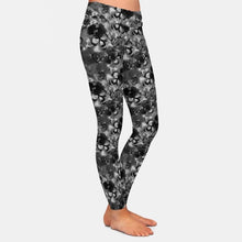 Laden Sie das Bild in den Galerie-Viewer, Ladies Grey Skull &amp; Roses Patterned Leggings