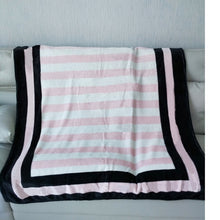 Cargar imagen en el visor de la galería, PINK Luxury Super Soft Throw Blankets