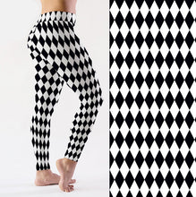 Carica l&#39;immagine nel visualizzatore di Gallery, Ladies Fashion Black &amp; White Diamond Geometric Printed Leggings