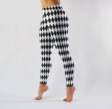 Charger l&#39;image dans la galerie, Ladies Fashion Black &amp; White Diamond Geometric Printed Leggings