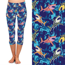 Laden Sie das Bild in den Galerie-Viewer, Ladies Coloured Shark Printed Capri Leggings