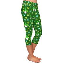 Laden Sie das Bild in den Galerie-Viewer, Ladies Gnomes Printed Capri Leggings