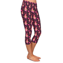 Laden Sie das Bild in den Galerie-Viewer, Ladies Gnomes Printed Capri Leggings