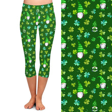 Laden Sie das Bild in den Galerie-Viewer, Ladies Gnomes Printed Capri Leggings