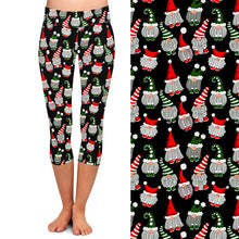 Laden Sie das Bild in den Galerie-Viewer, Ladies Gnomes Printed Capri Leggings