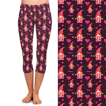 Laden Sie das Bild in den Galerie-Viewer, Ladies Gnomes Printed Capri Leggings