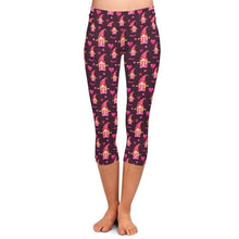 Laden Sie das Bild in den Galerie-Viewer, Ladies Gnomes Printed Capri Leggings