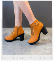 Carica l&#39;immagine nel visualizzatore di Gallery, Womens Autumn/Winter Fashion Lace-Up Boots With Thick Sole