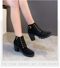 Carica l&#39;immagine nel visualizzatore di Gallery, Womens Autumn/Winter Fashion Lace-Up Boots With Thick Sole