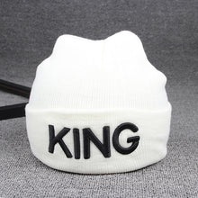 Carica l&#39;immagine nel visualizzatore di Gallery, Ladies/Mens KING QUEEN Embroidered Winter Knitted Beanies